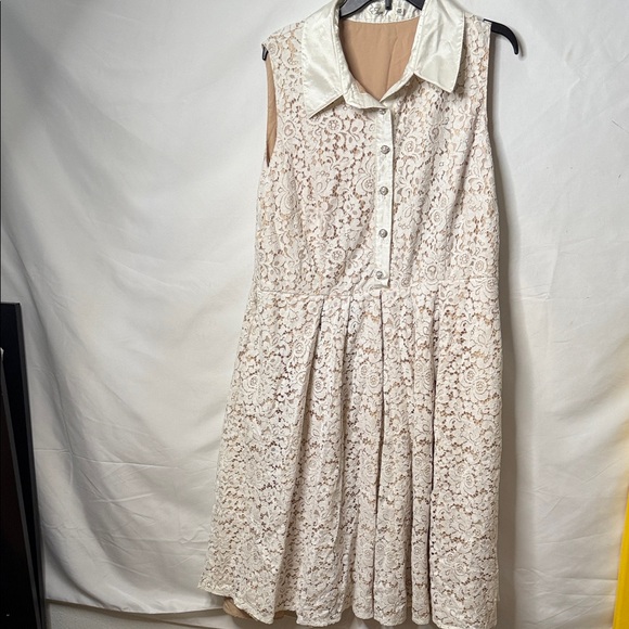 Sz 20W dress buttons lace flowy cocktail. 
Shoulder to hem 43.5”
#b
#9.22 - Picture 1 of 7